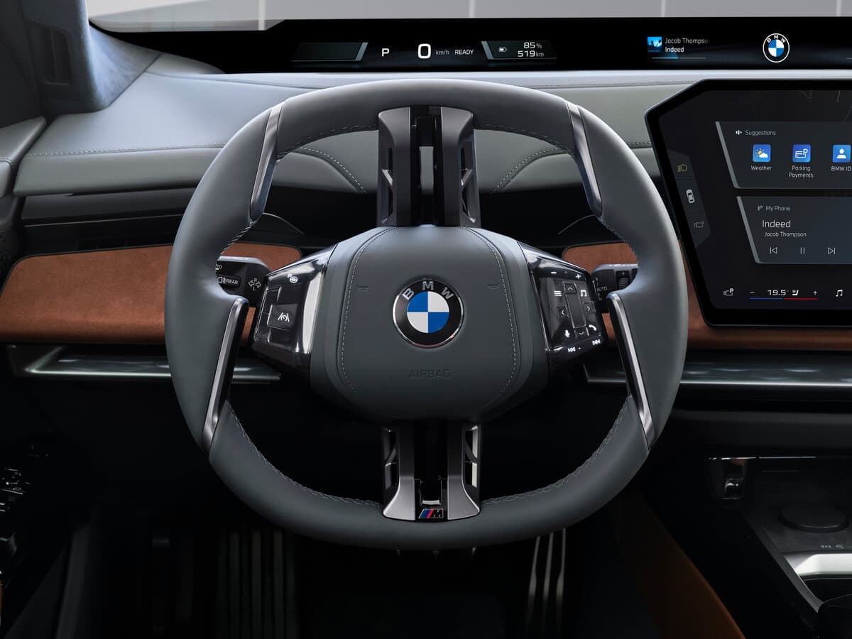 BMW i7 I (G70) Restayling — Sükan