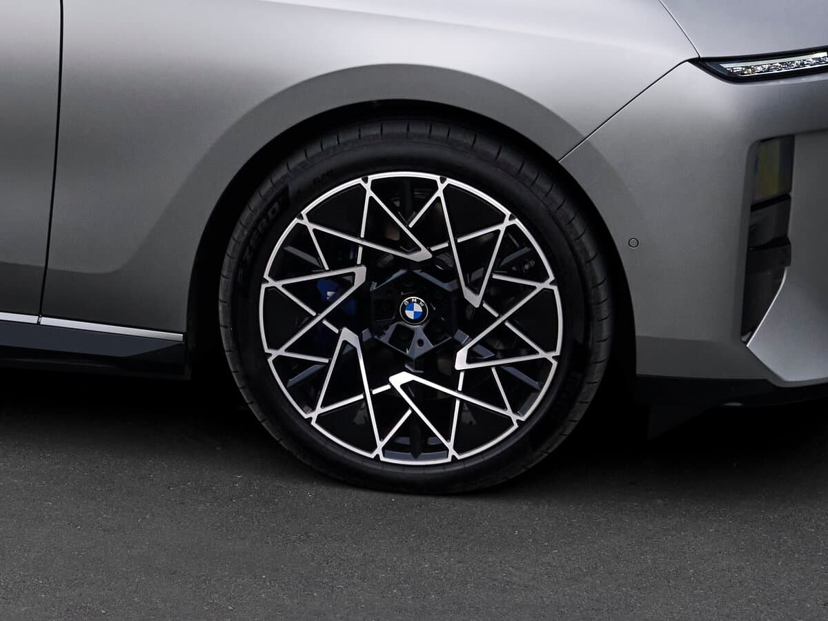 BMW i7 I (G70) Restayling — Təkər
