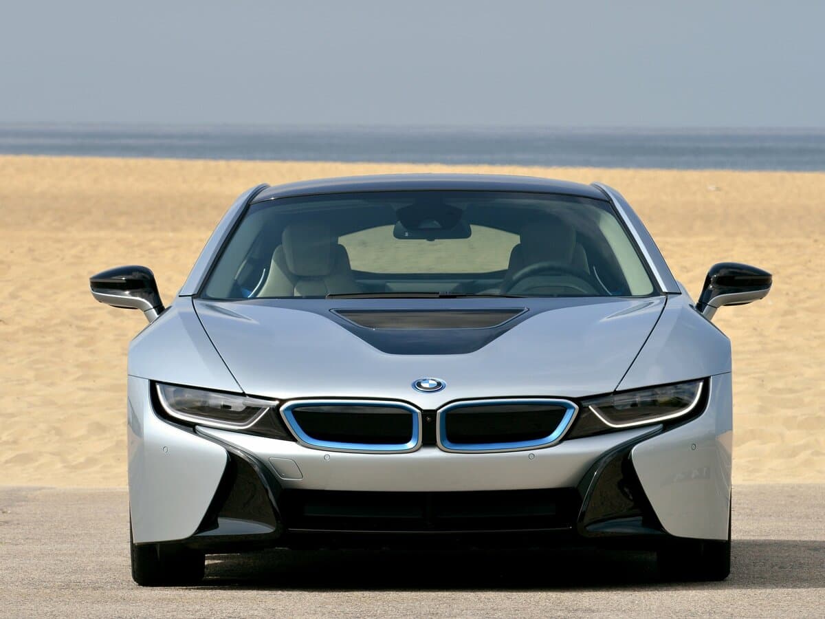 BMW i8 I — Öndən