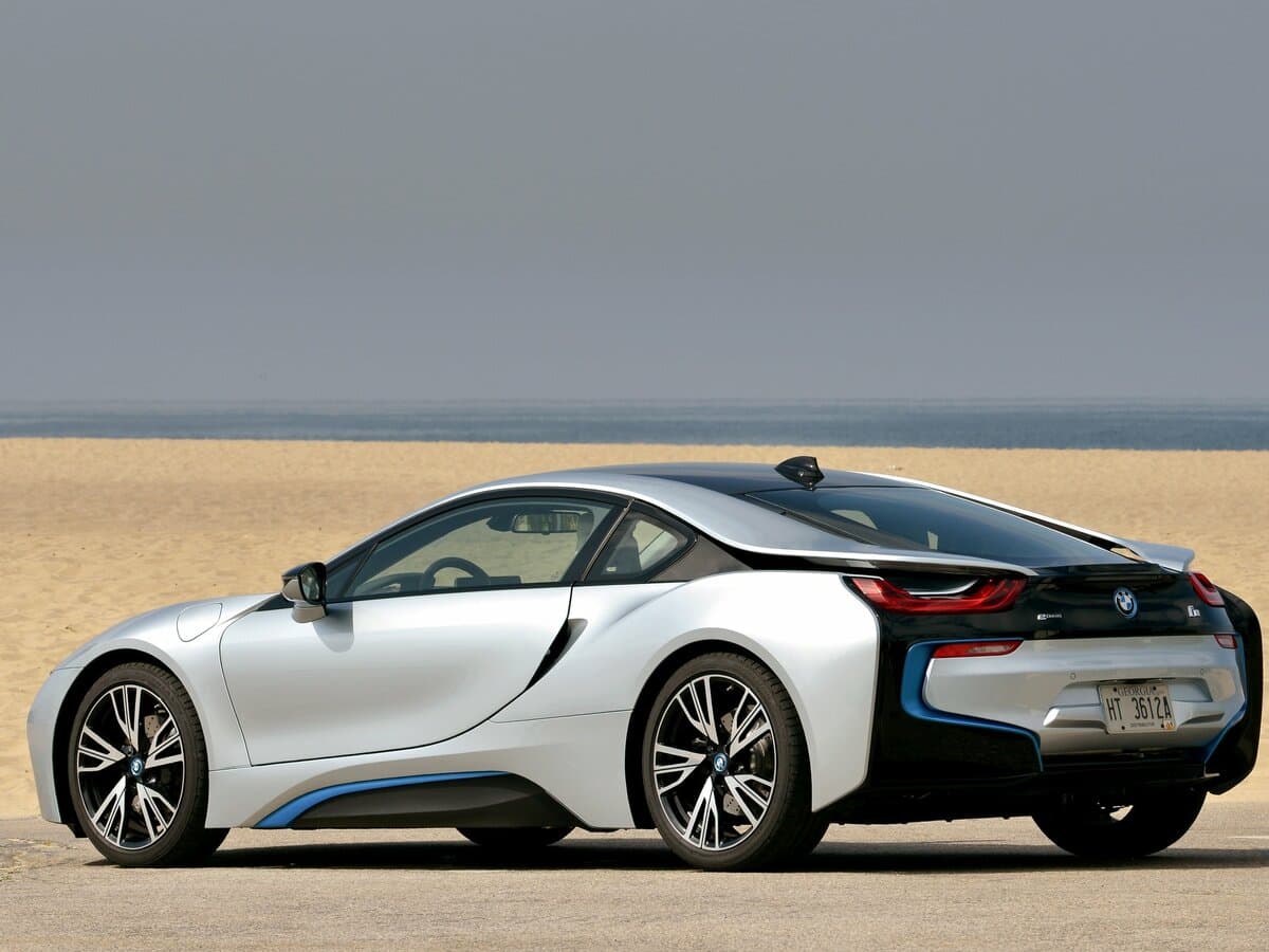 BMW i8 I — 3/4 arxadan