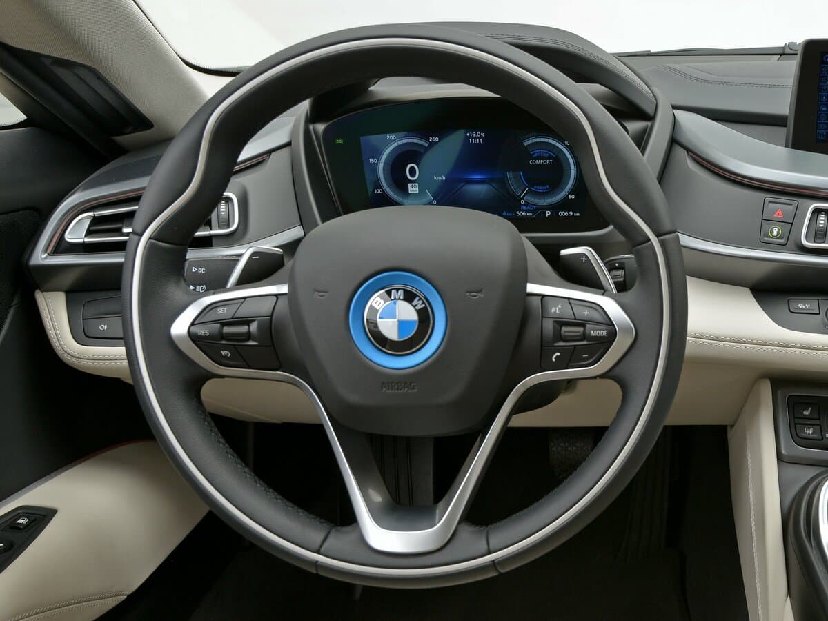 BMW i8 I — Sükan