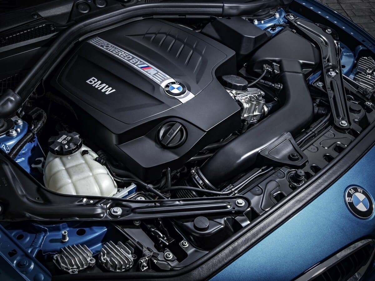 BMW M2 F87 — Salon, arxadan