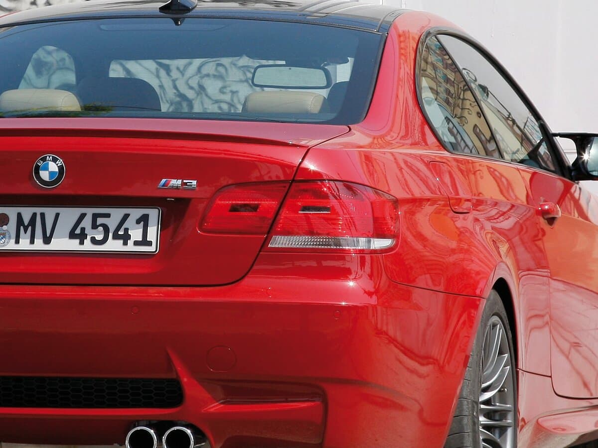 BMW M3 IV (E90) — Detal