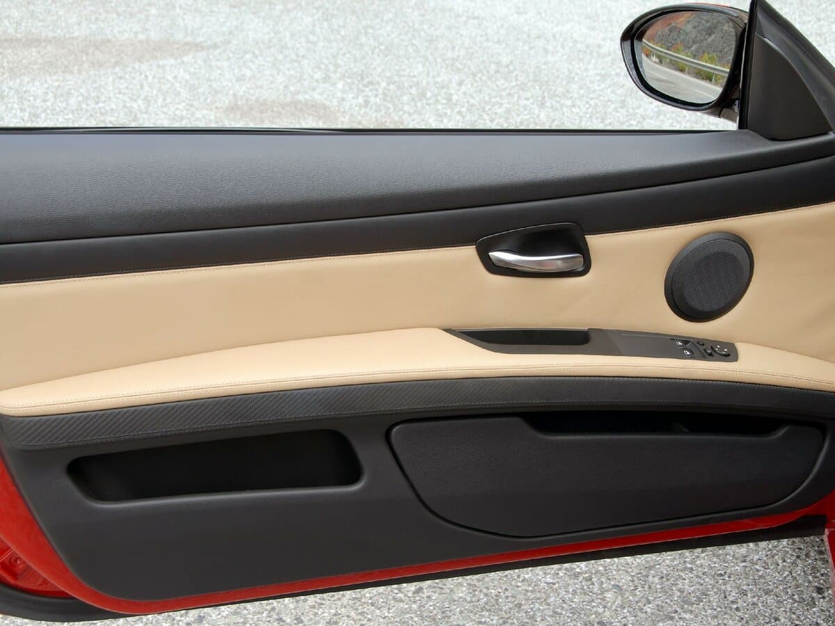 BMW M3 IV (E90) — Qapı