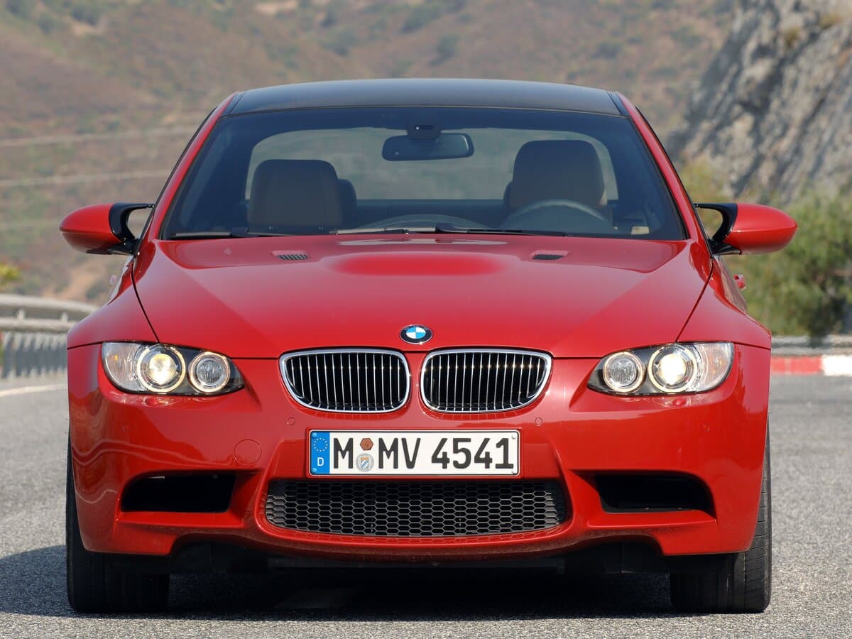 BMW M3 IV (E90) — Öndən