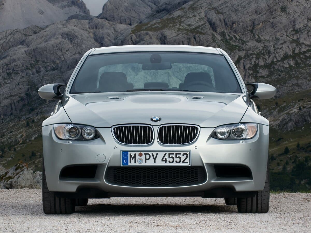 BMW M3 IV (E90) — Öndən