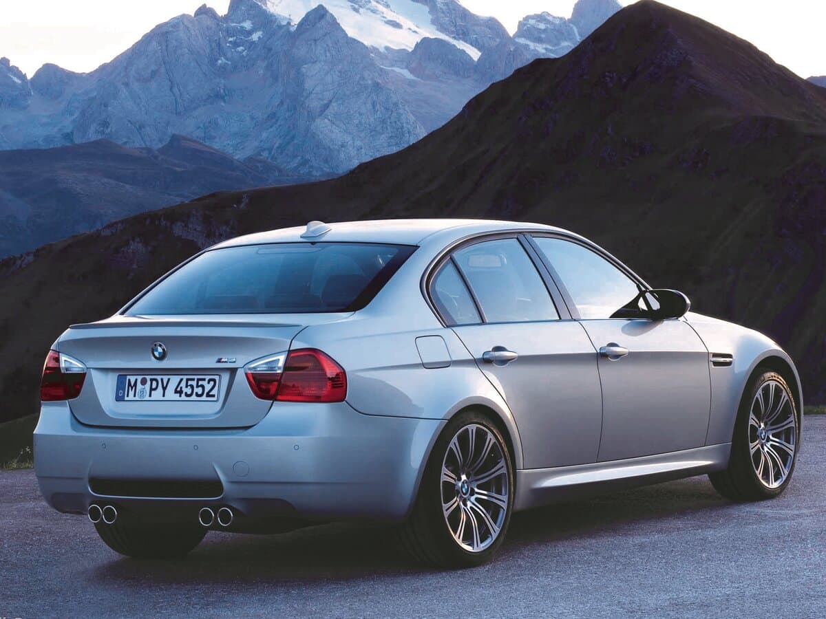 BMW M3 IV (E90) — 3/4 arxadan