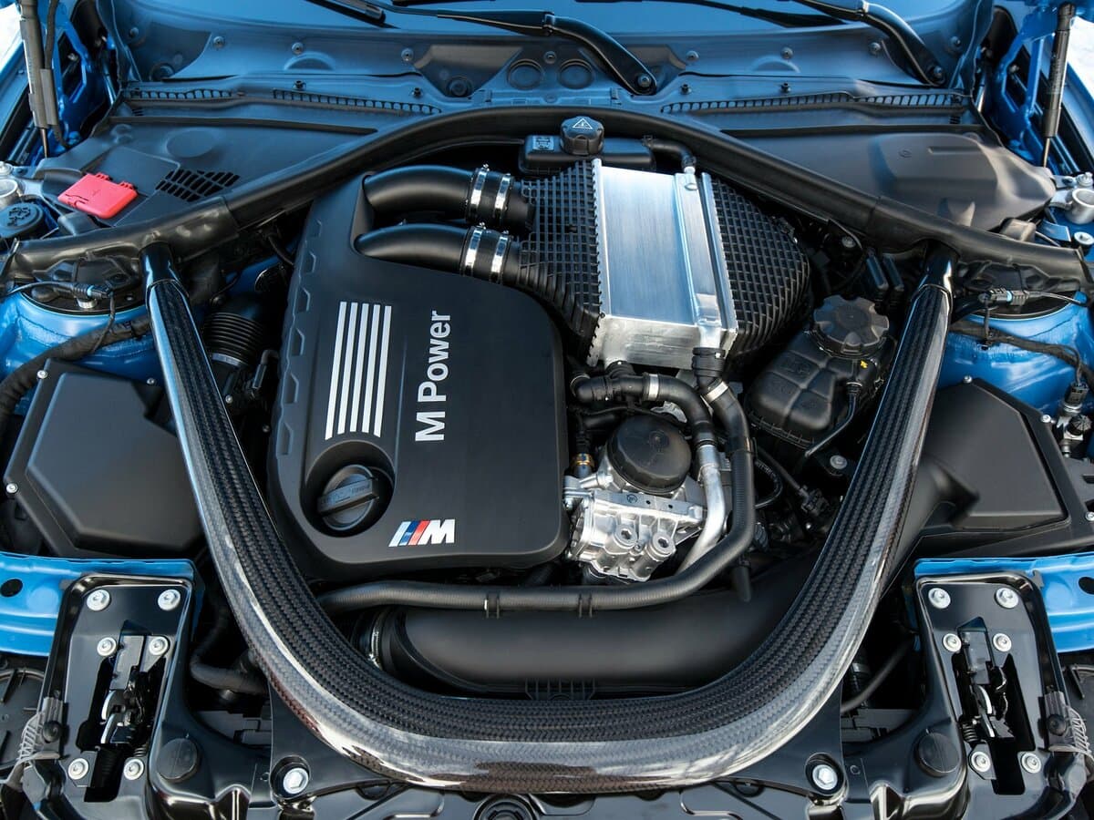 BMW M3 V (F80) — Salon, öndən