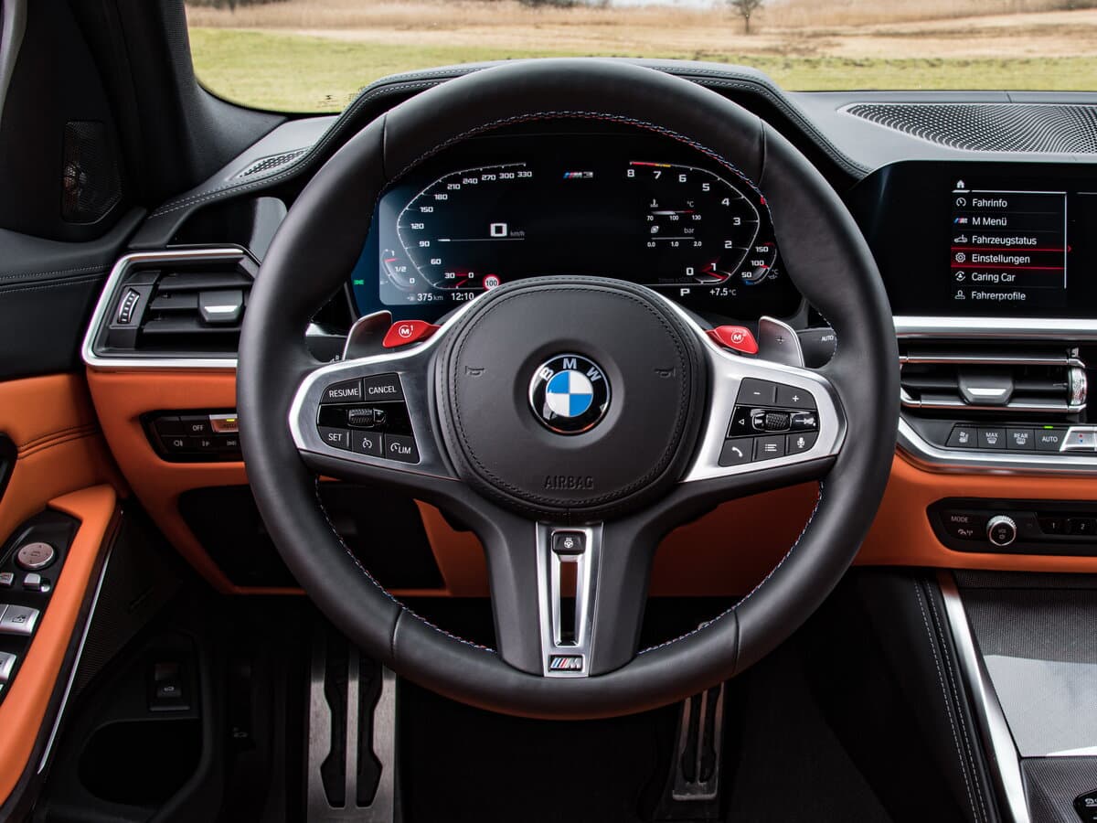 BMW M3 VI (G80) — Sükan