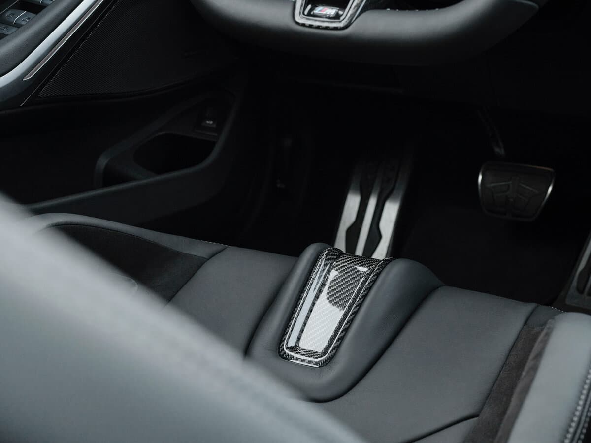 BMW M3 VI (G80) Restayling — Salon, arxadan