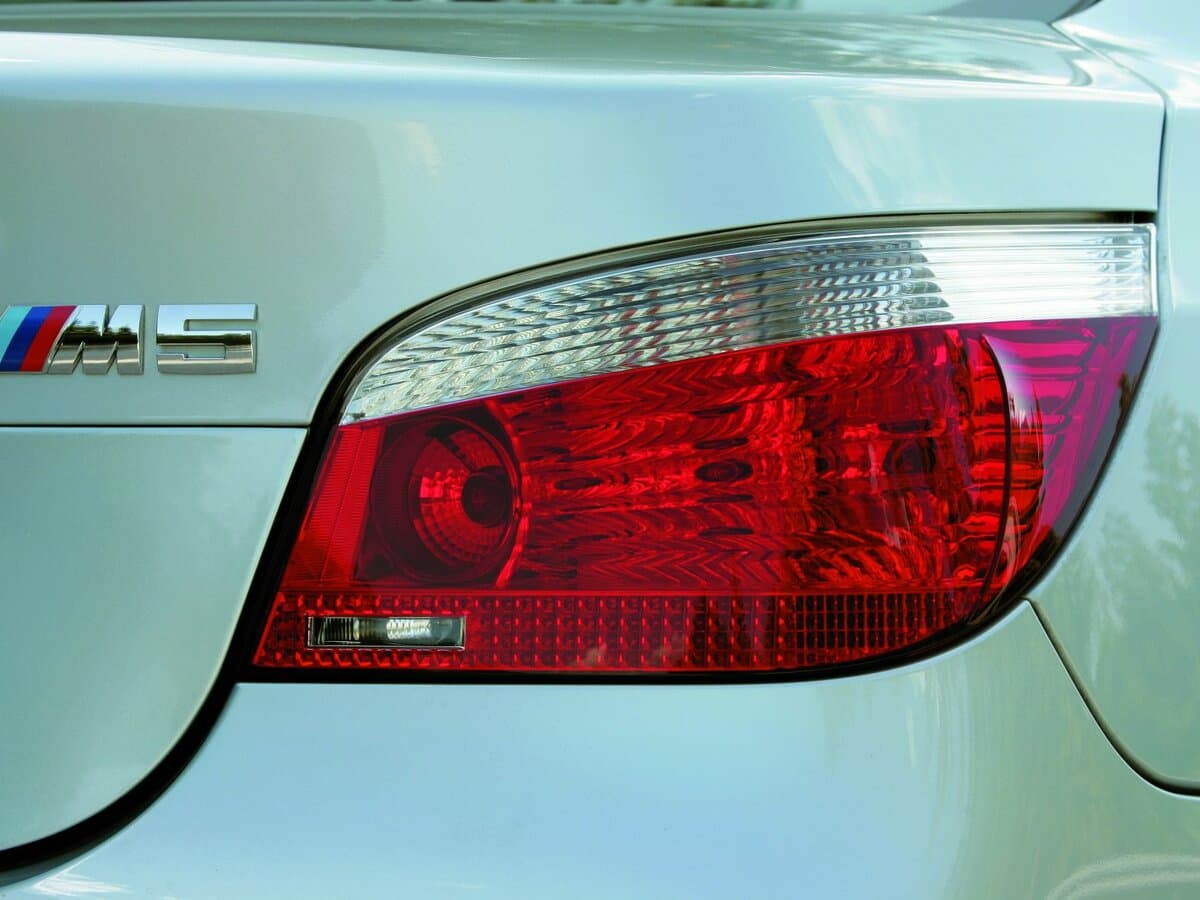BMW M5 IV (E60/E61) — Detal