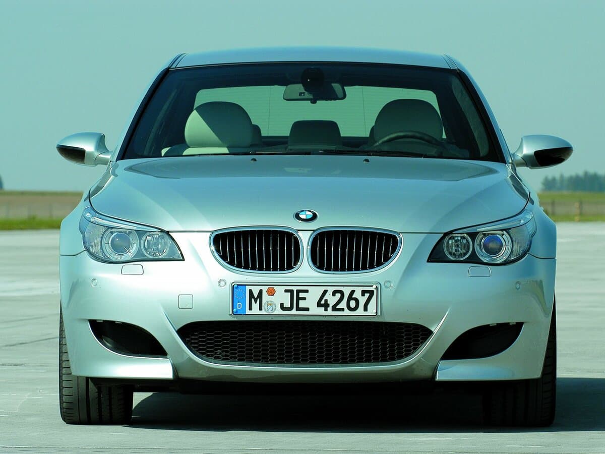 BMW M5 IV (E60/E61) — Öndən