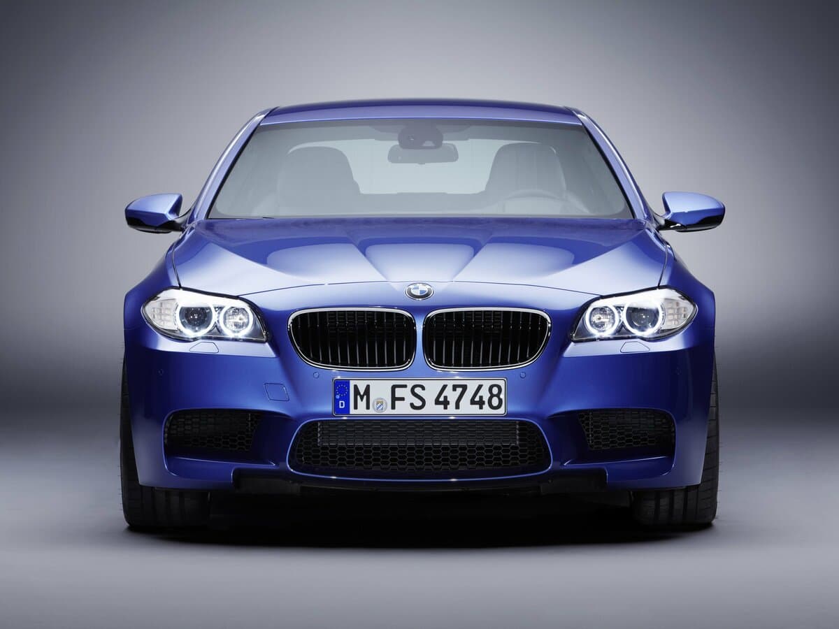 BMW M5 V (F10) — Öndən