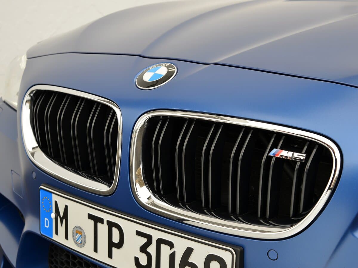 BMW M5 V (F10) Restayling — Salon, arxadan
