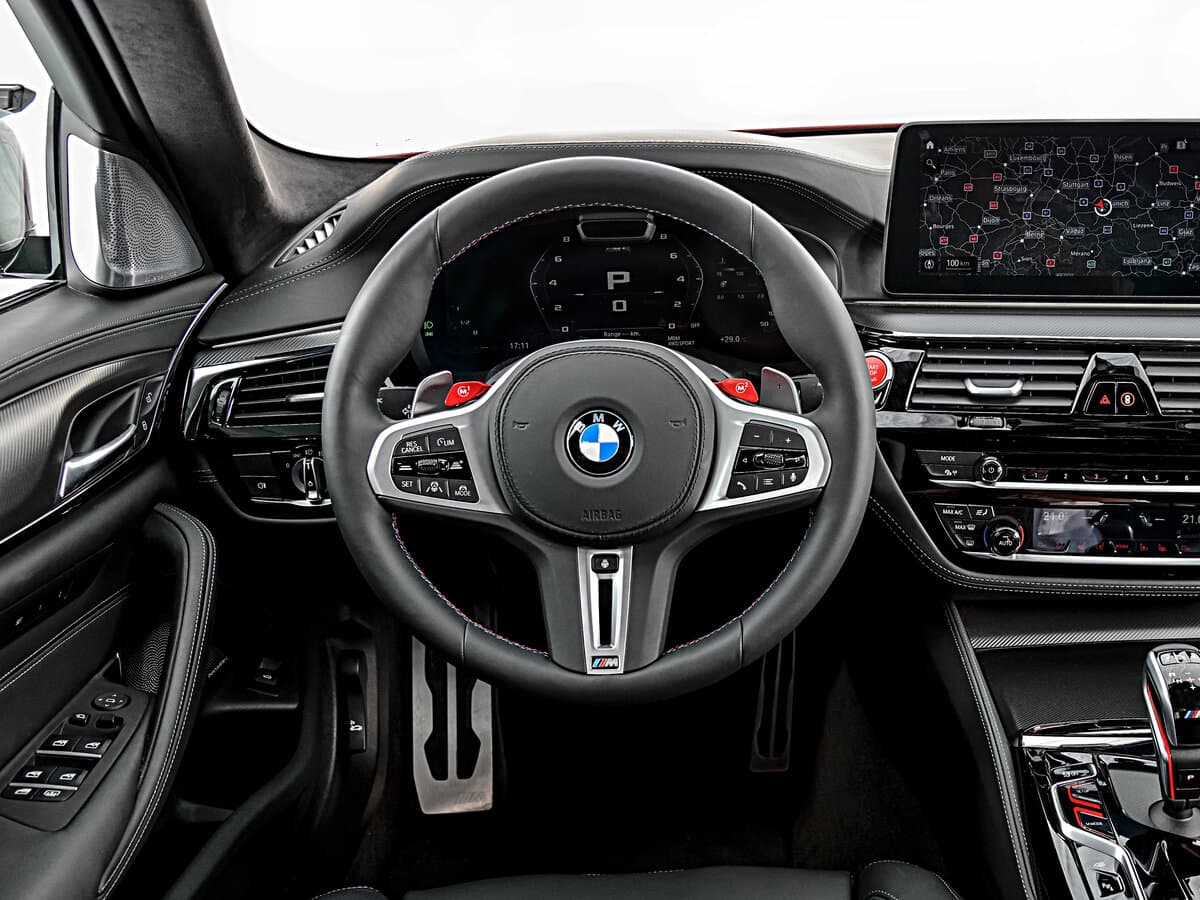 BMW M5 VI (F90) Restayling — Sükan