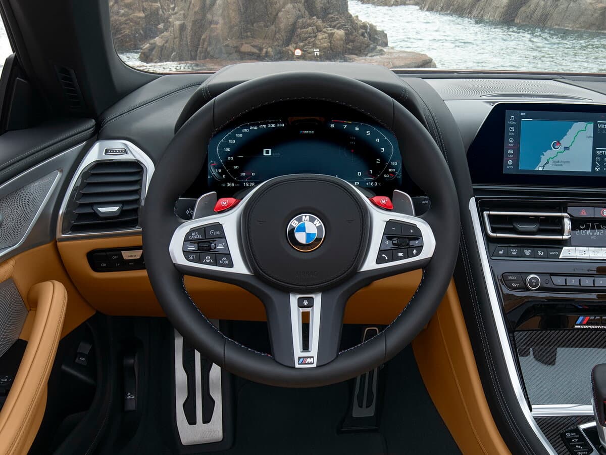 BMW M8 I (F91/F92/F93) — Sükan