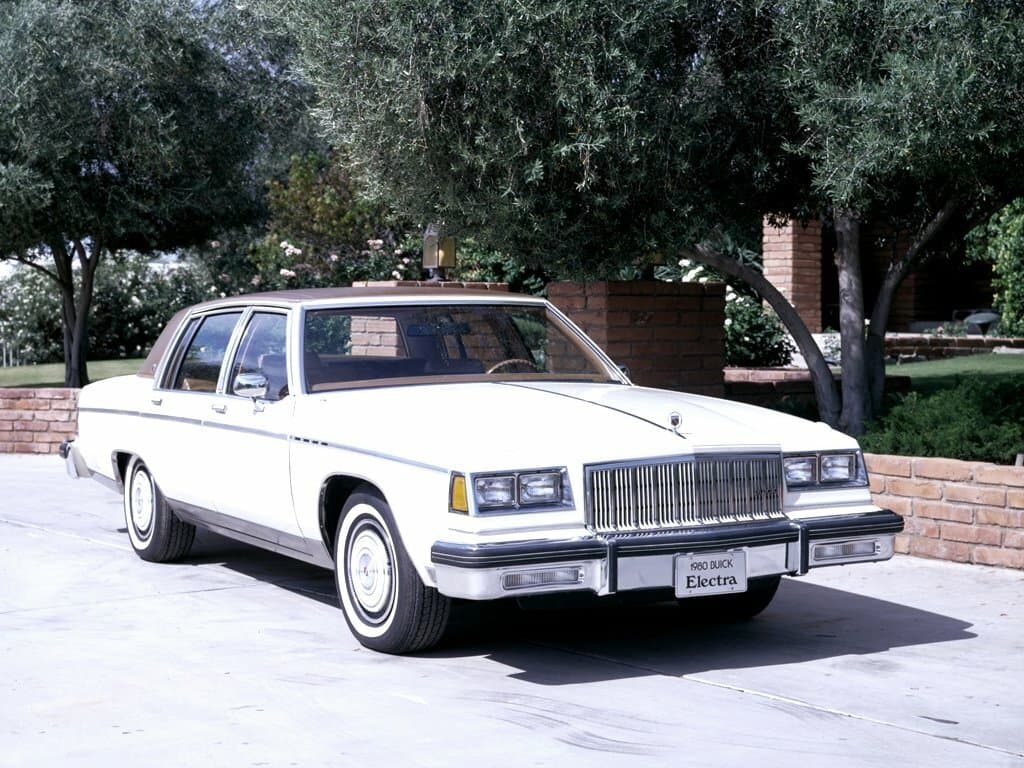 Buick Electra V — Öndən
