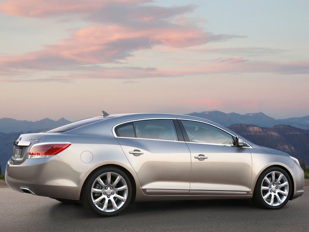 Buick LaCrosse II — Yandan