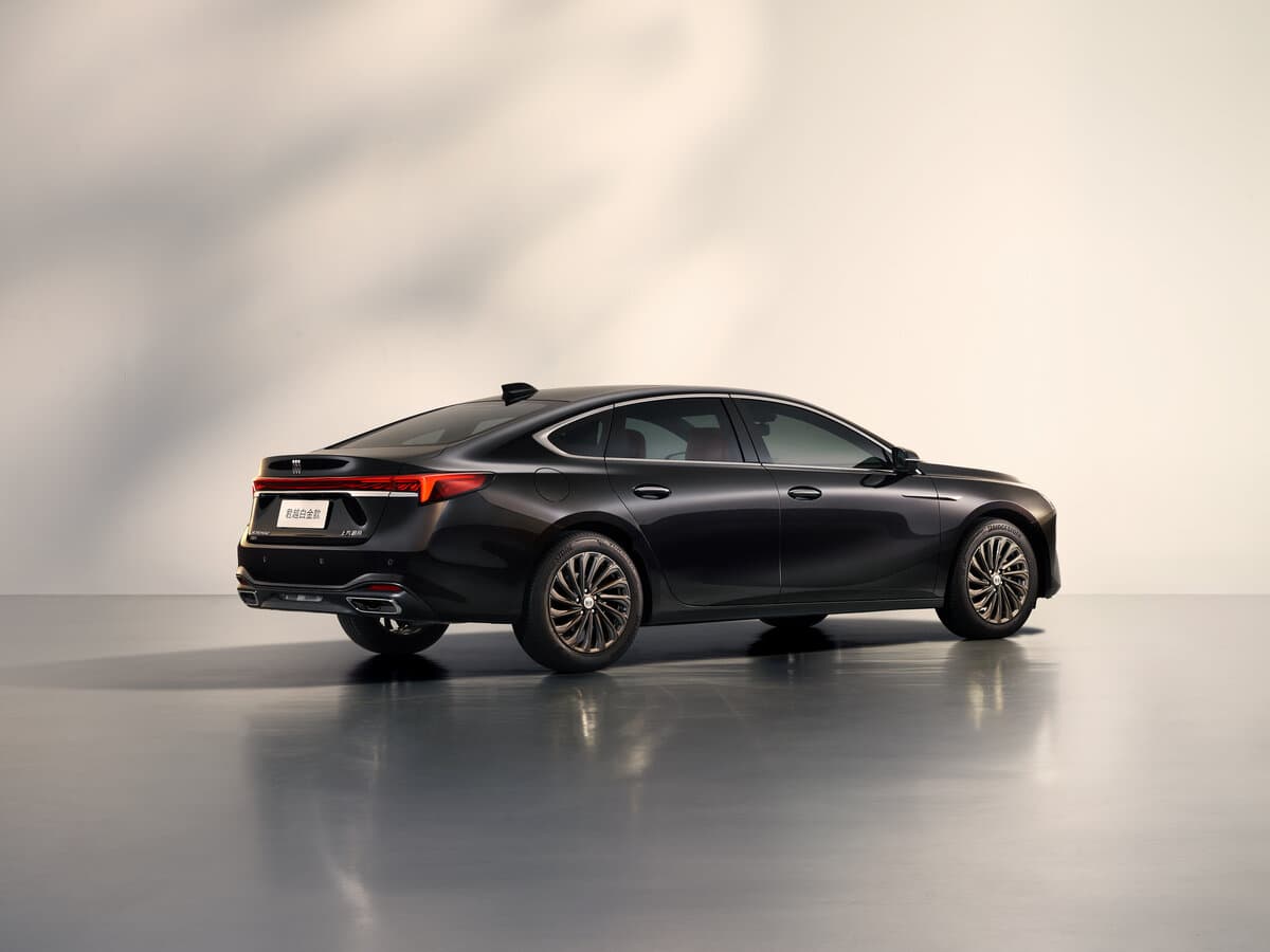 Buick LaCrosse IV — 3/4 arxadan