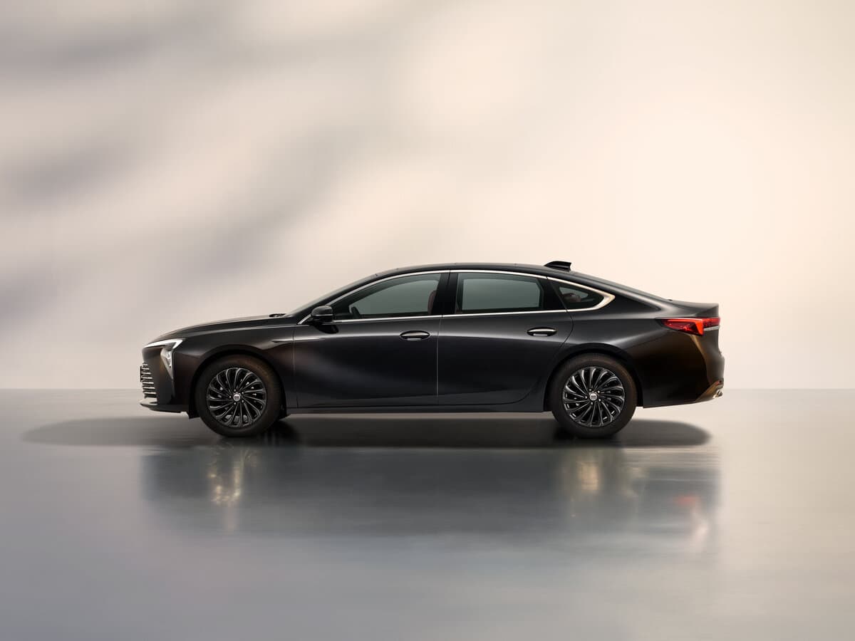 Buick LaCrosse IV — Yandan