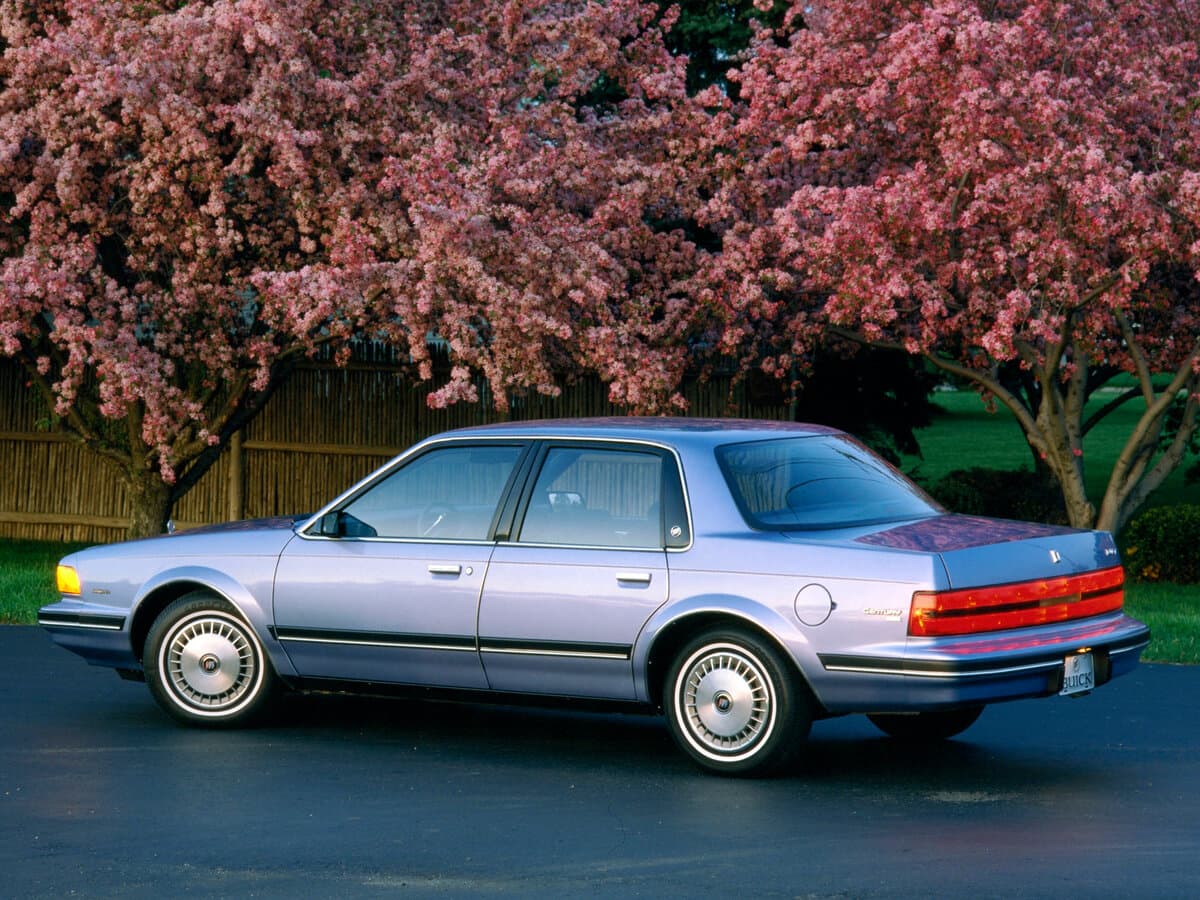 Buick Regal Japan — 3/4 arxadan