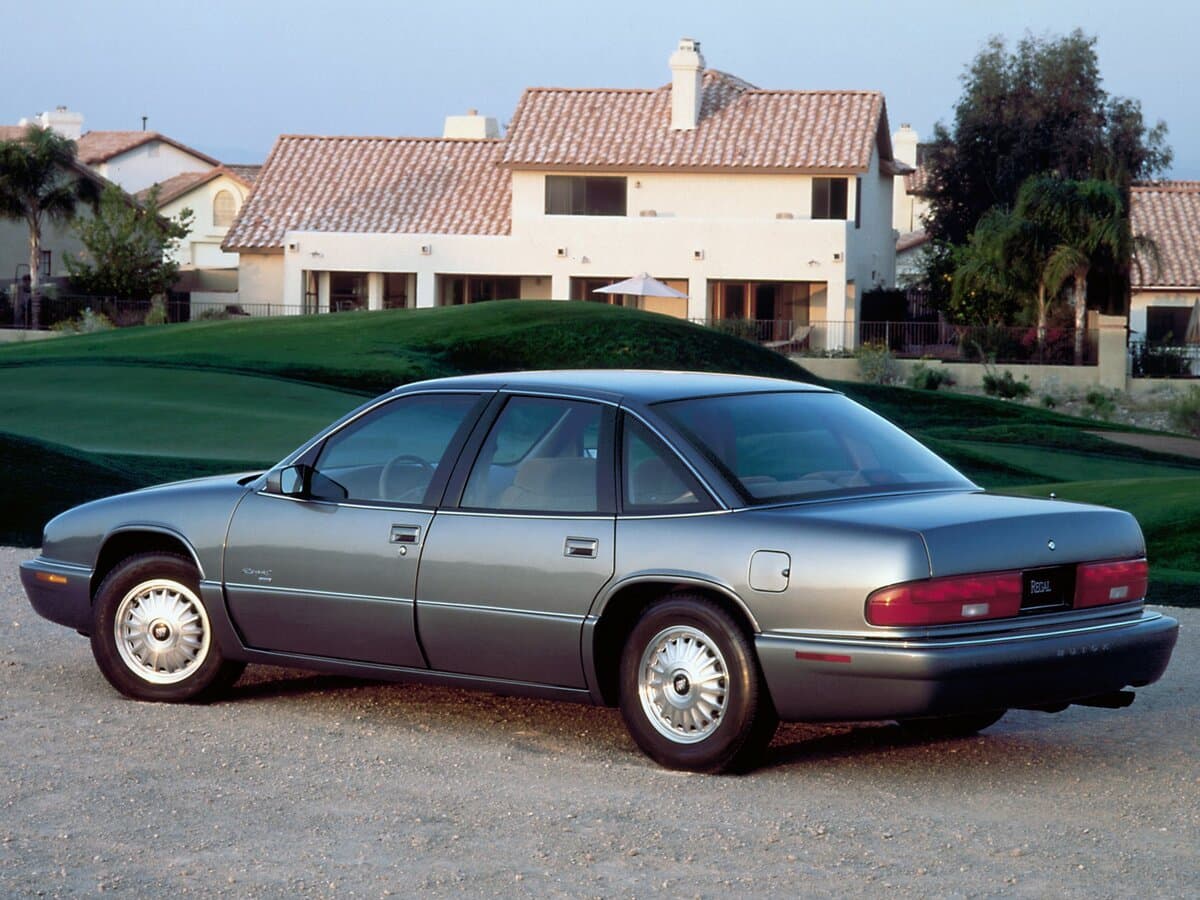 Buick Regal III — 3/4 arxadan