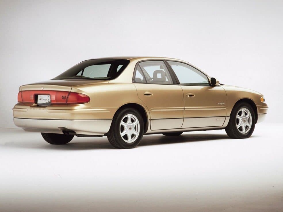 Buick Regal IV — 3/4 arxadan