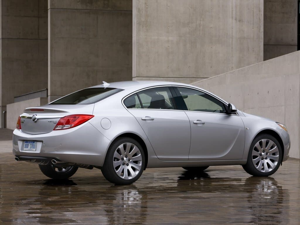 Buick Regal V — 3/4 arxadan
