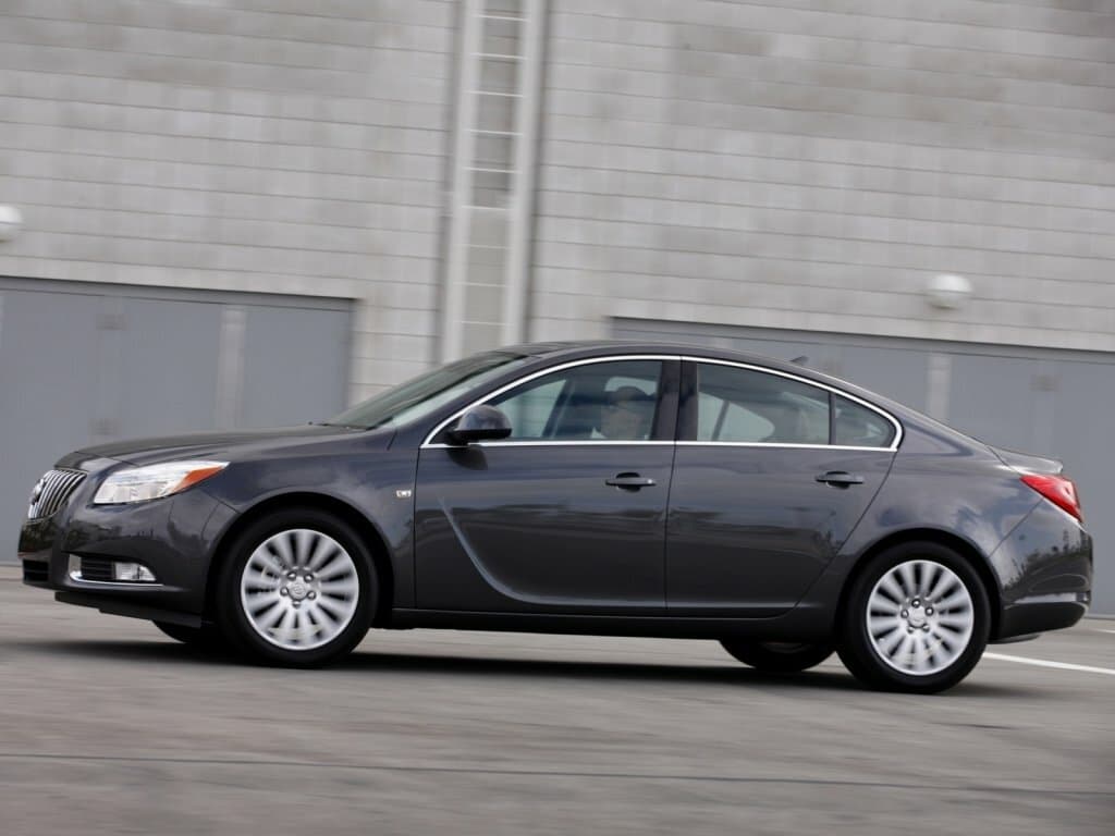 Buick Regal V — Yandan