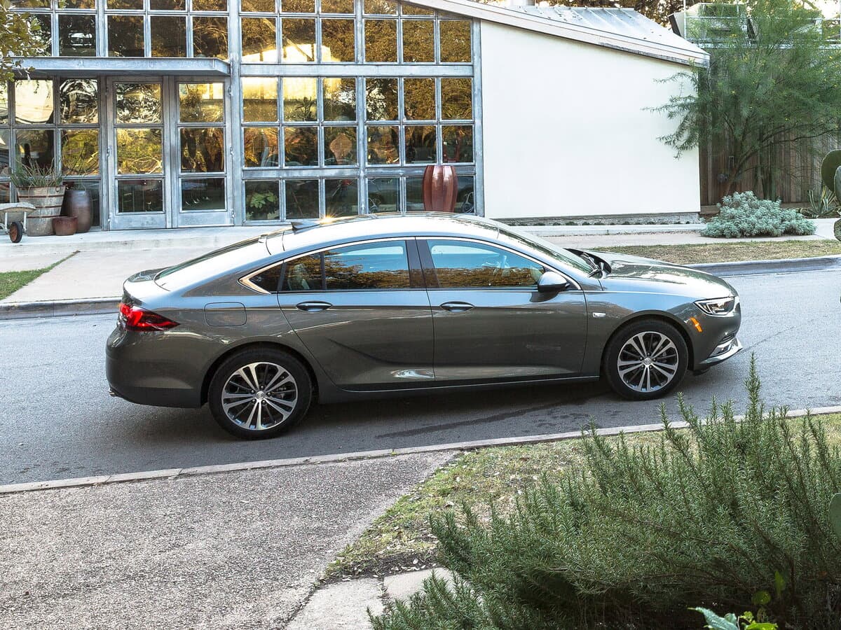 Buick Regal VI — Yandan