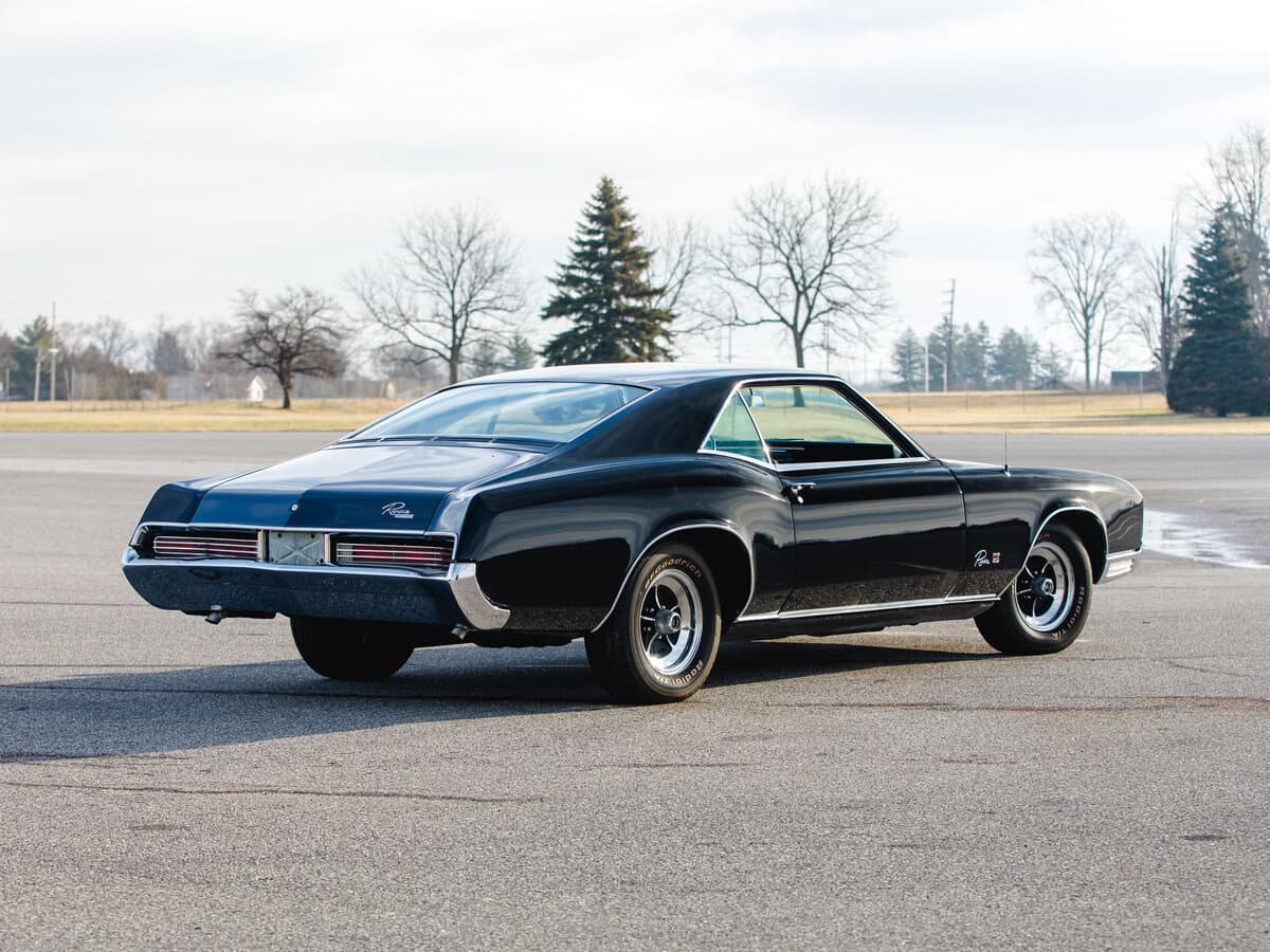 Buick Riviera II — 3/4 arxadan