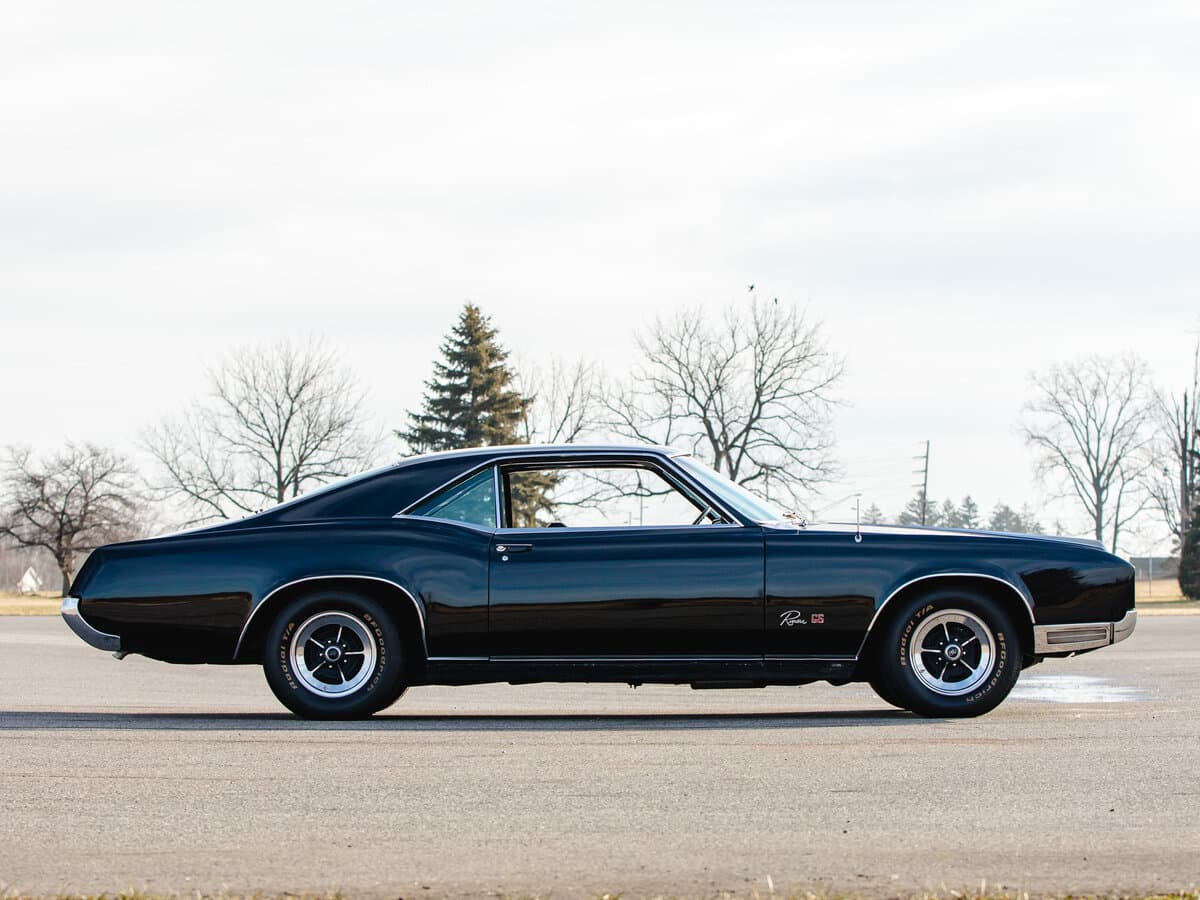 Buick Riviera II — Yandan