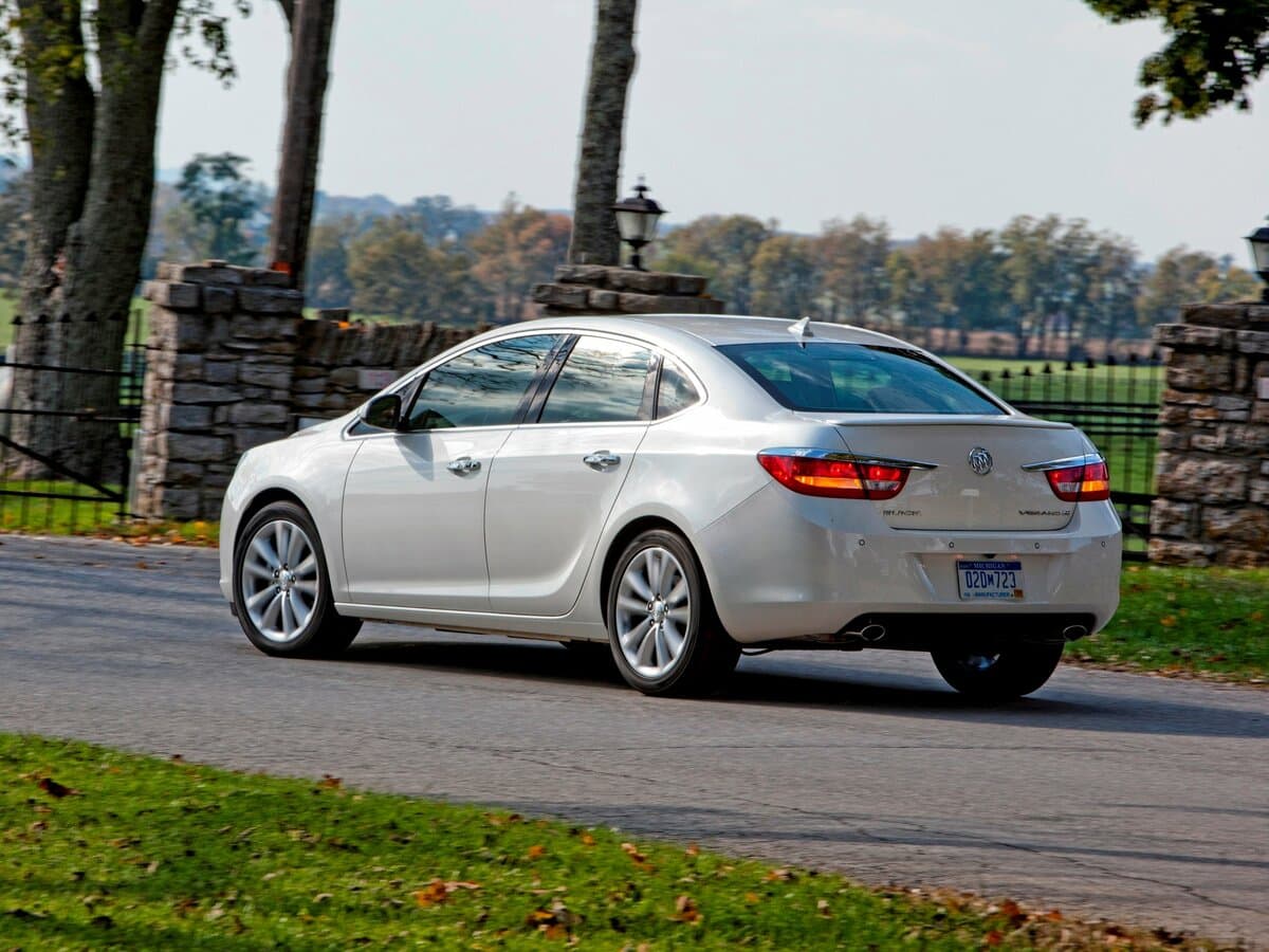 Buick Verano I — 3/4 arxadan