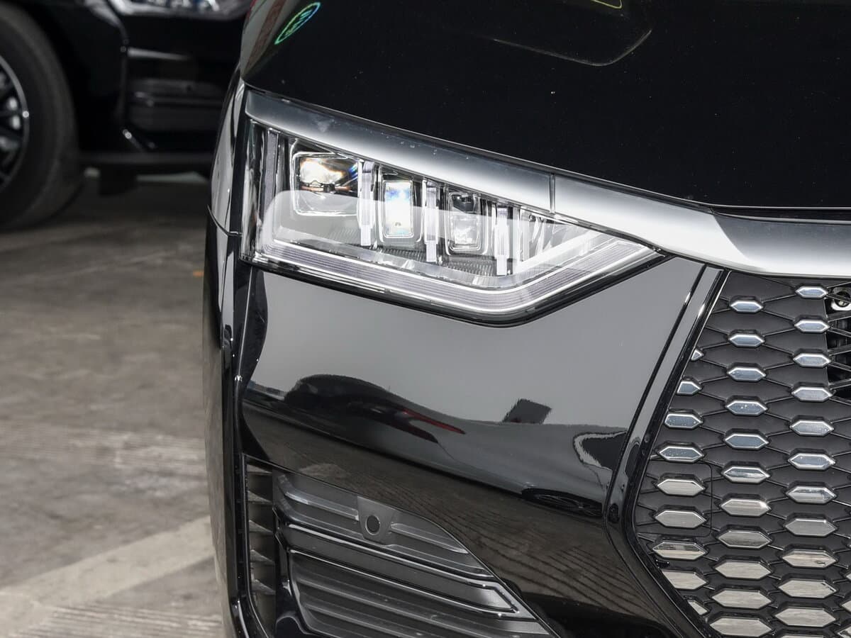 BYD E9 I — Fara