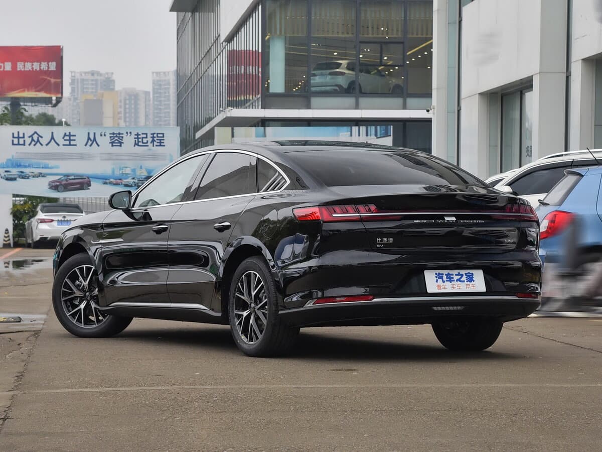 BYD E9 I — 3/4 arxadan