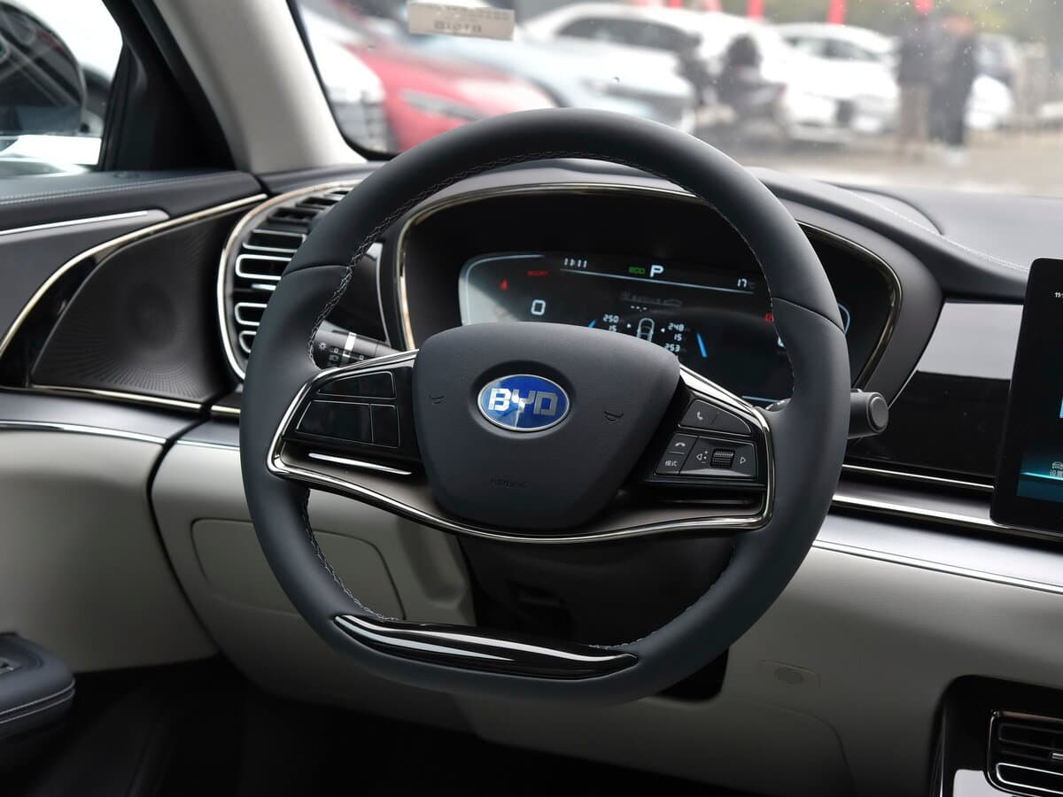 BYD E9 I — Sükan