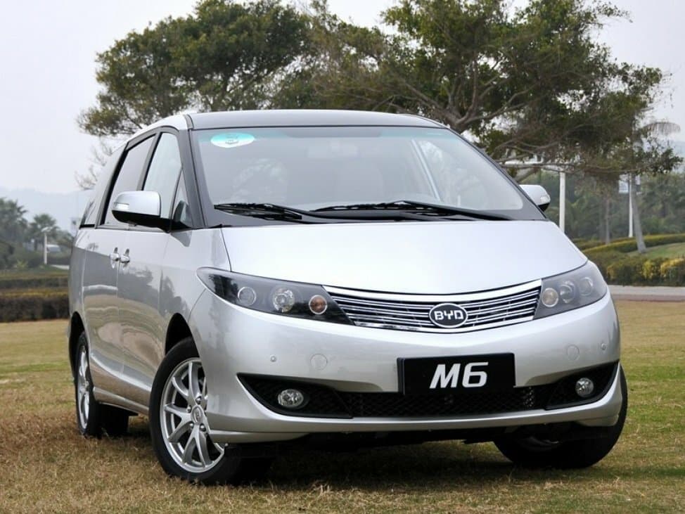 BYD M6 2010 – 2015 — Öndən