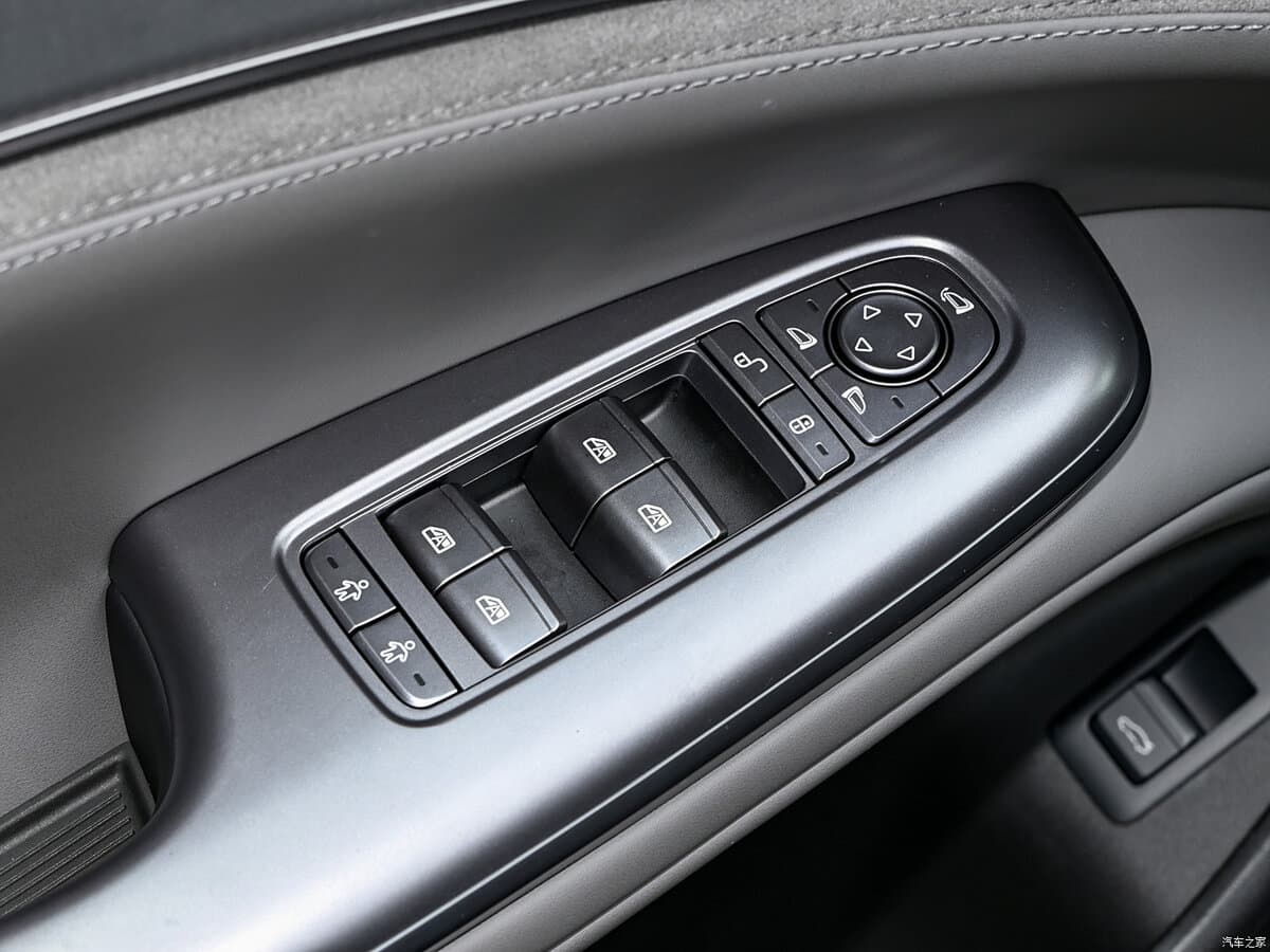 BYD Seal 07 I — Qapı