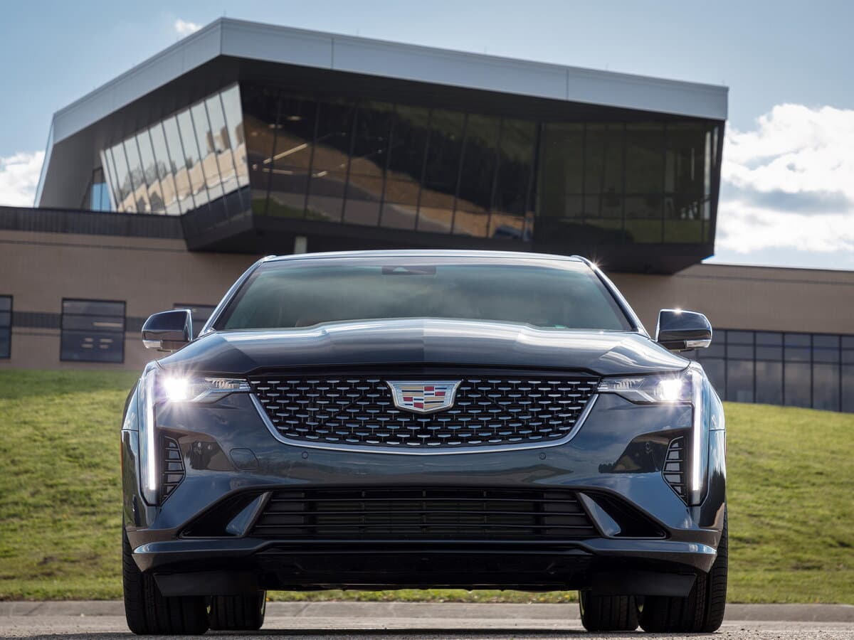 Cadillac CT4 I — Öndən