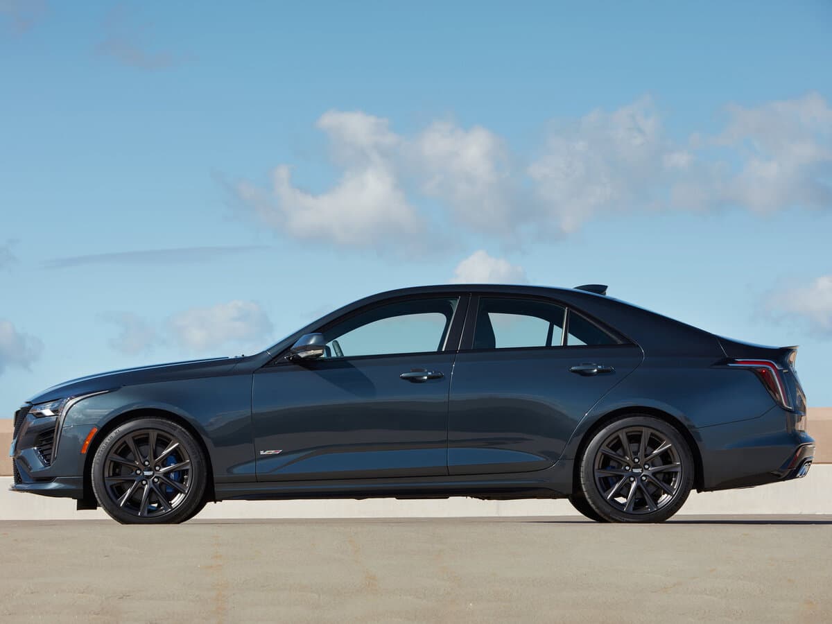 Cadillac CT4-V I — Yandan