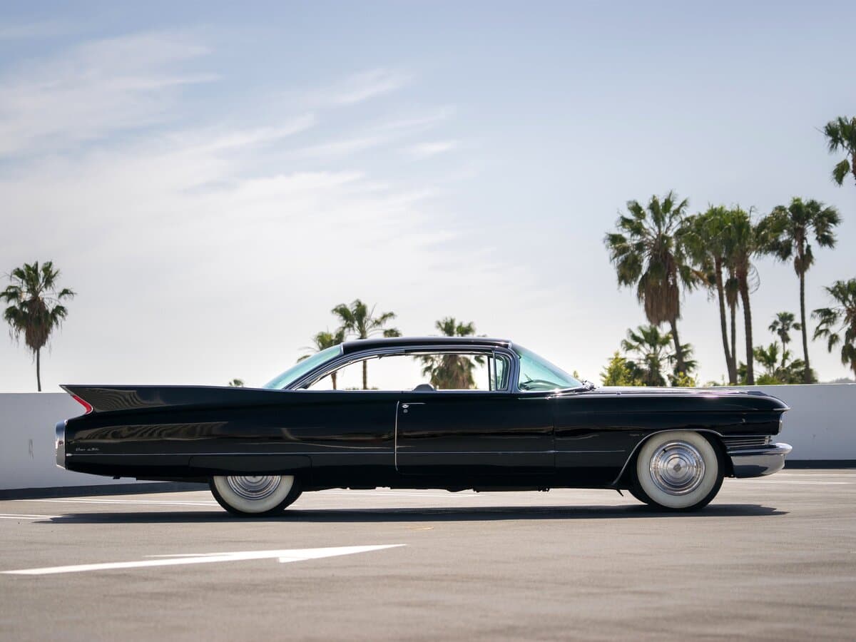 Cadillac DeVille I — Yandan