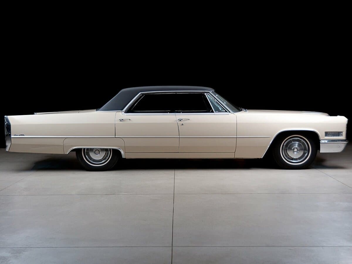 Cadillac DeVille III — Yandan