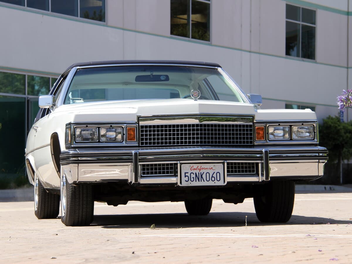 Cadillac DeVille V — Öndən