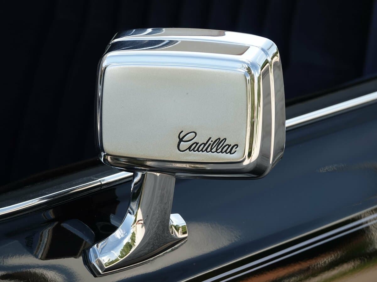 Cadillac DeVille V — Yan güzgü