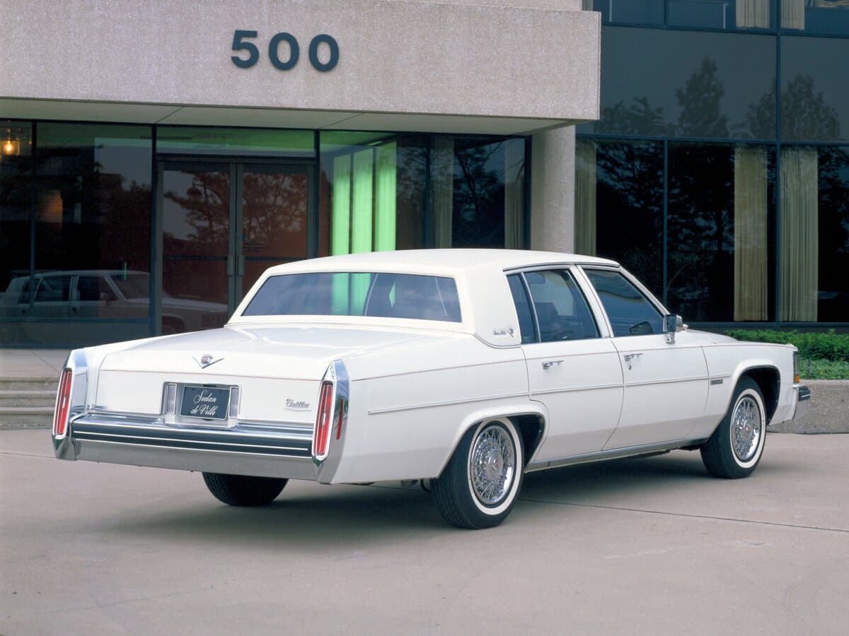 Cadillac DeVille V — 3/4 arxadan