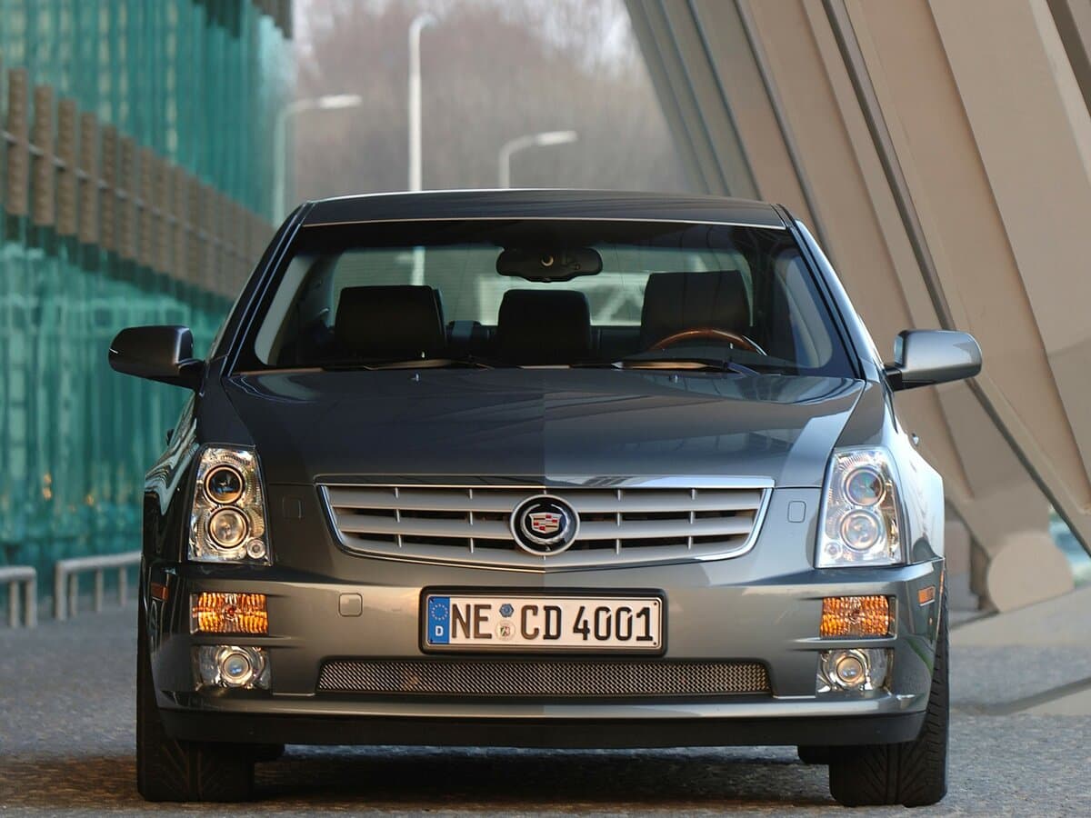 Cadillac STS I — Öndən