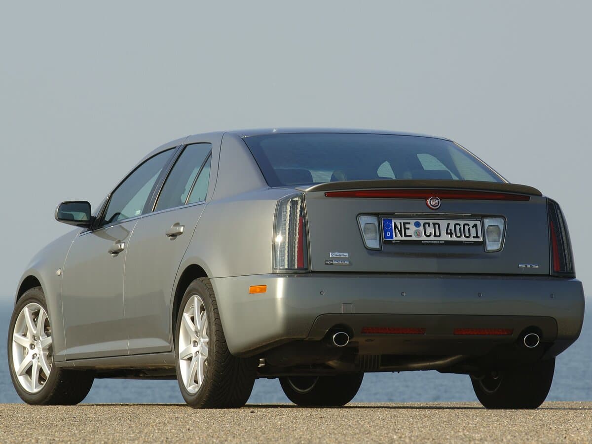 Cadillac STS I — 3/4 arxadan
