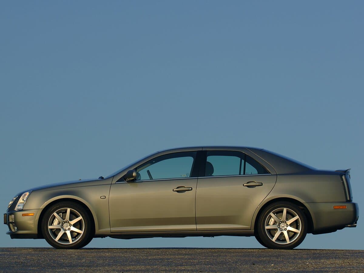 Cadillac STS I — Yandan