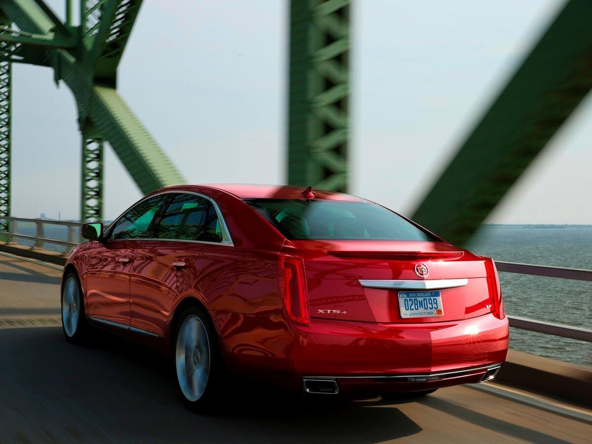 Cadillac XTS I — 3/4 arxadan