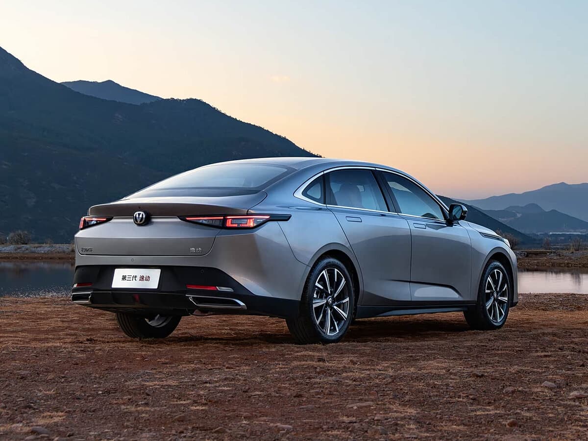 Changan Eado III — 3/4 arxadan